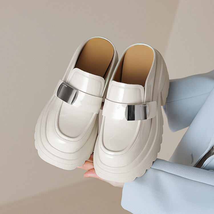 Women's Closed Toe Chunky Heel Slippers with Patent Finish